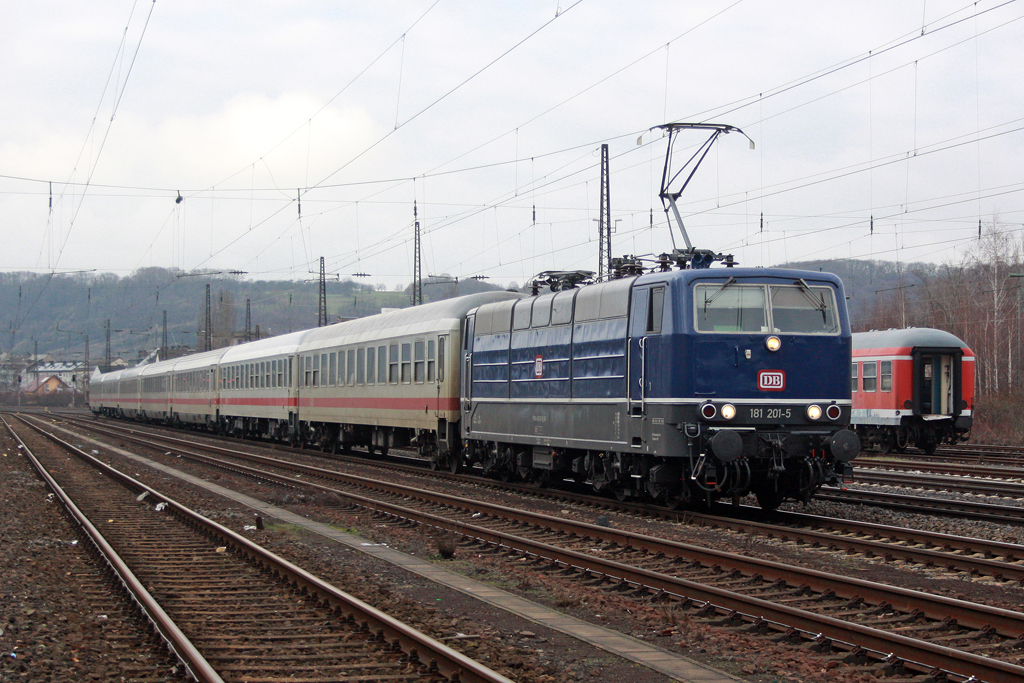 Die 181 201-5 mit IC 13 in Koblenz Mosel am 20,01,11