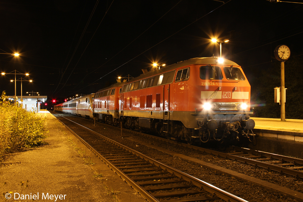 Die 218 824-1 u. 218 838-1 mit dem ICE 955 beim Zwischenhalt in Wuppertal Vohwinkel am 19,10,12
