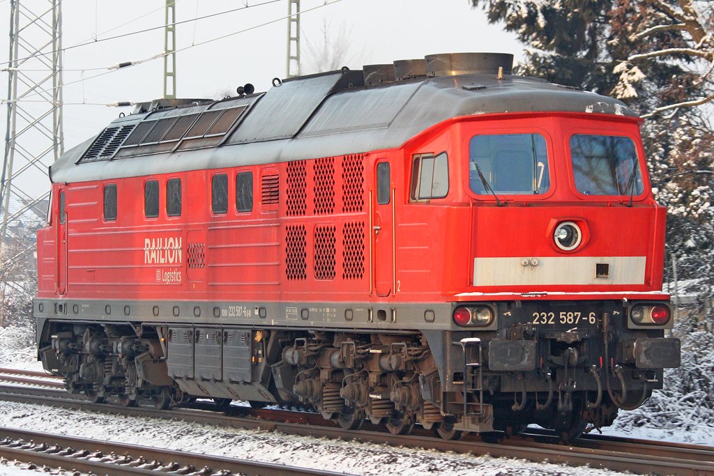 Die 232 587-6 in Ratingen-Lintorf am 26.01.2010