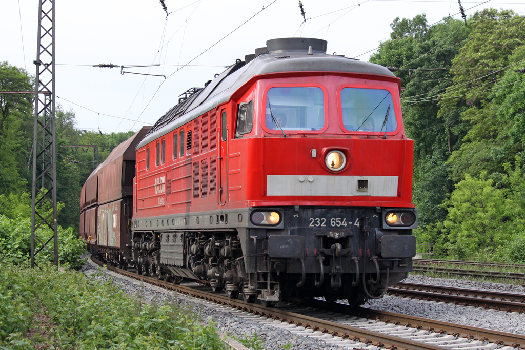 Die 232 654-4 in Duisburg Neudorf am 25,05,10