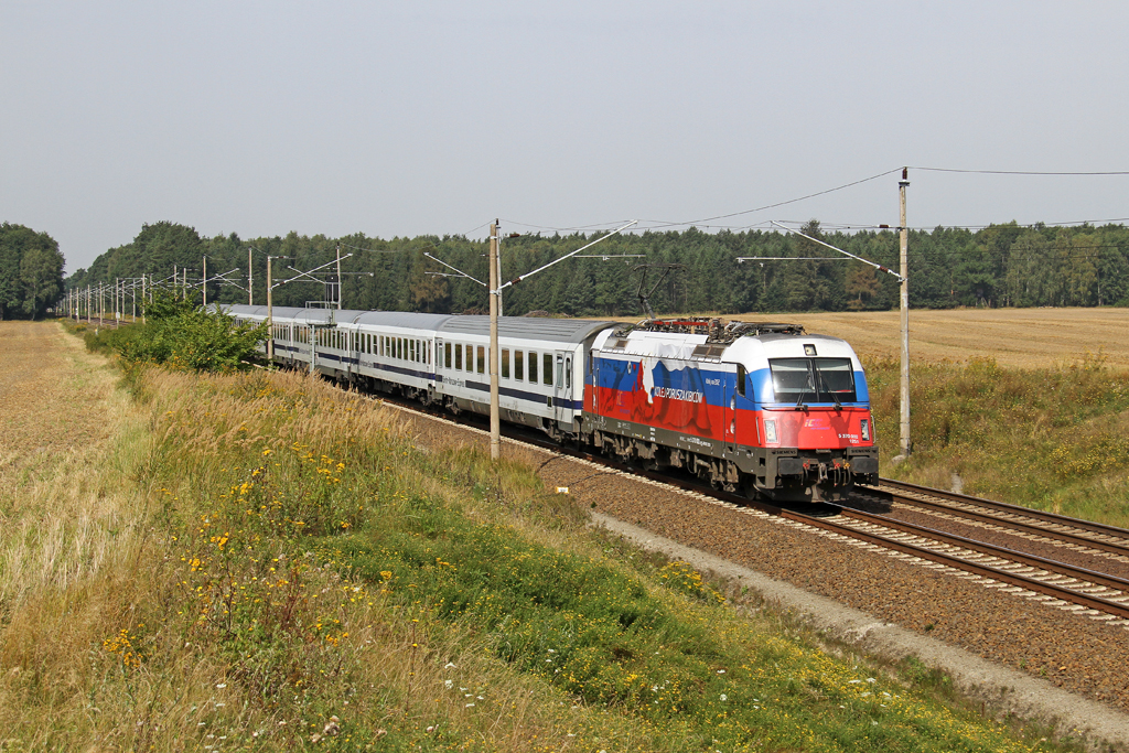 Die 370 002 mit dem Berlin-Warszawa-Express EC 43 nach Warszawa in Frankfurt (Oder) Rosengarten am 20,08,12  