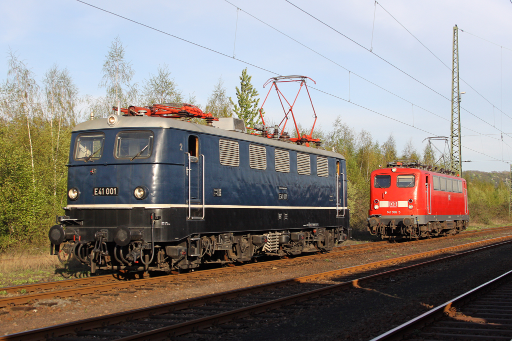 Die E41 001 und 141 366-5 in Koblenz Ltzel am 09,04,11
