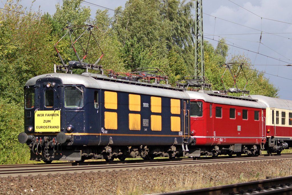 Die SBB RE 4/4 I 10019 zusammen mit der 10008 und ihren Sonderzug unterwegs in Richtung Bremen 