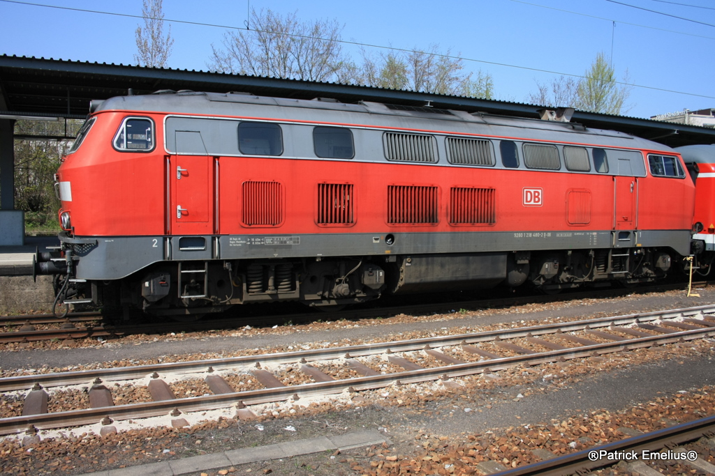 Diese 218er, leider ohne Nummer, konnte nur so Aufgenommen werden  da der Bahnsteig in Karlsruhe zu Ende war und auf der anderen Seite war am 18.04.2010 Gegegnlicht. Also hoffentlich gefllts.