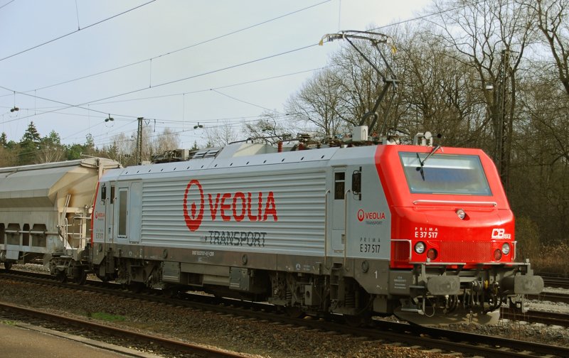 E37 517, Veolia, CB Rail,  aufgenommen am 29.11.09, bei der Durchfahrt durch Neuoffingen, Strecke Donauwrth-Neuoffingen-Ulm.