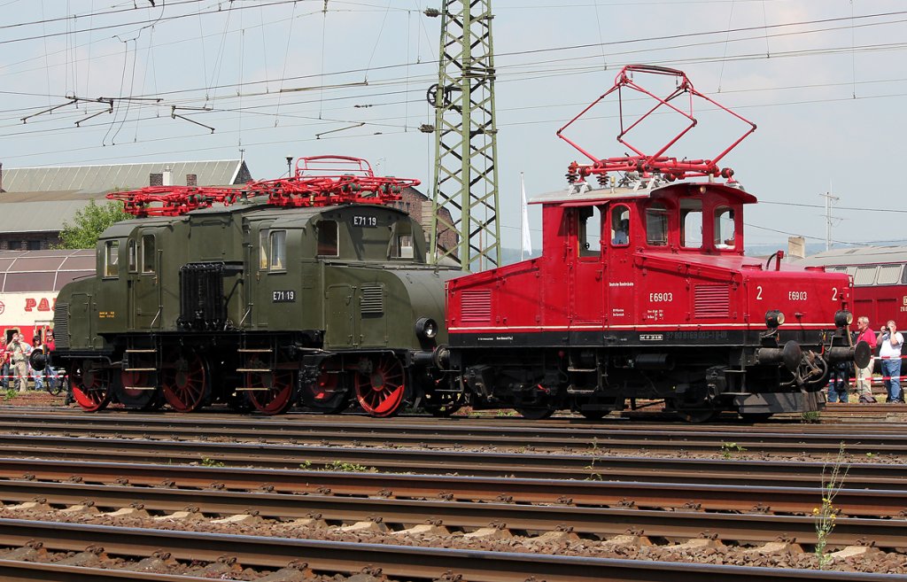 E69 03 und E71 19 bei der Lokparade im DB Museum Koblenz am 21.05.2011