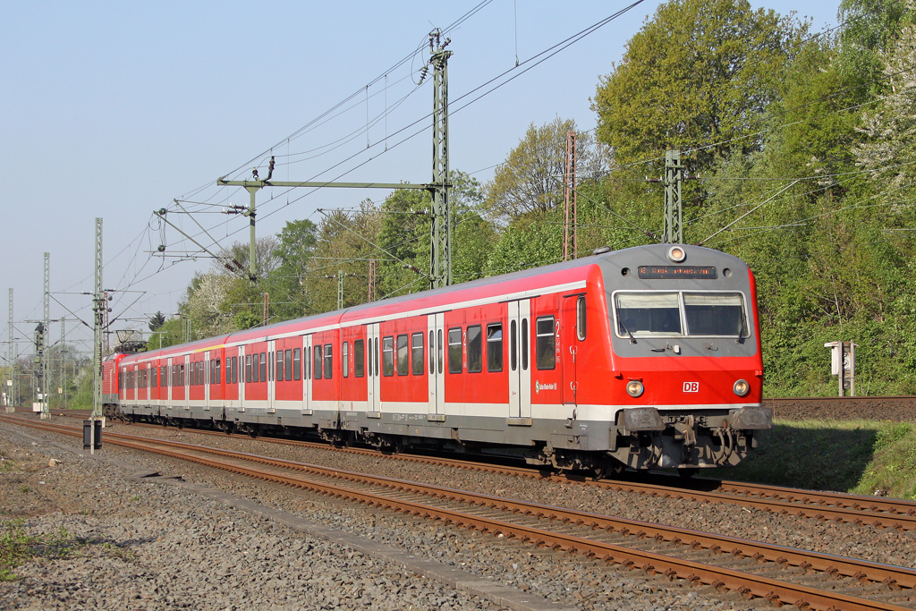 Eine S8 in Wuppertal Vohwinkel am 20,04,11