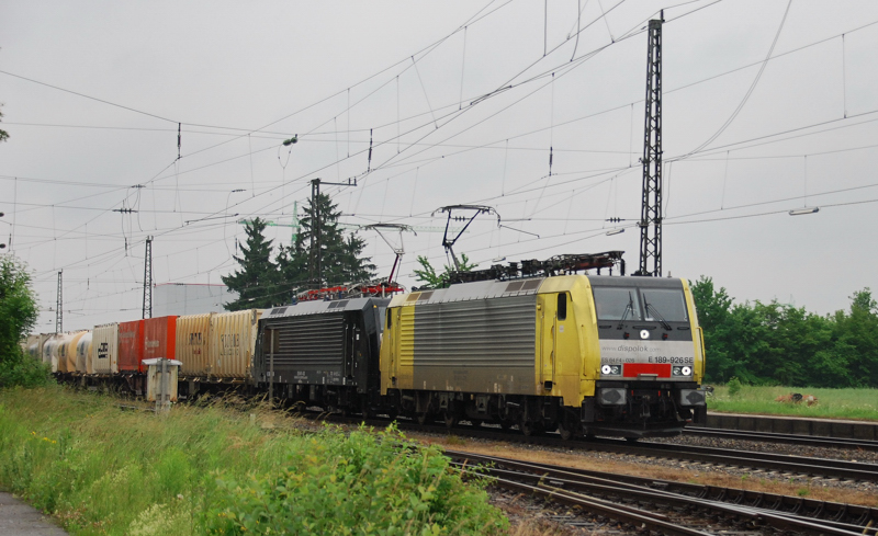 ES 64 F4-026 + ES 64 F4-103, aufgenommen am 16.06.10, bei der Durchfahrt durch Gersthofen.