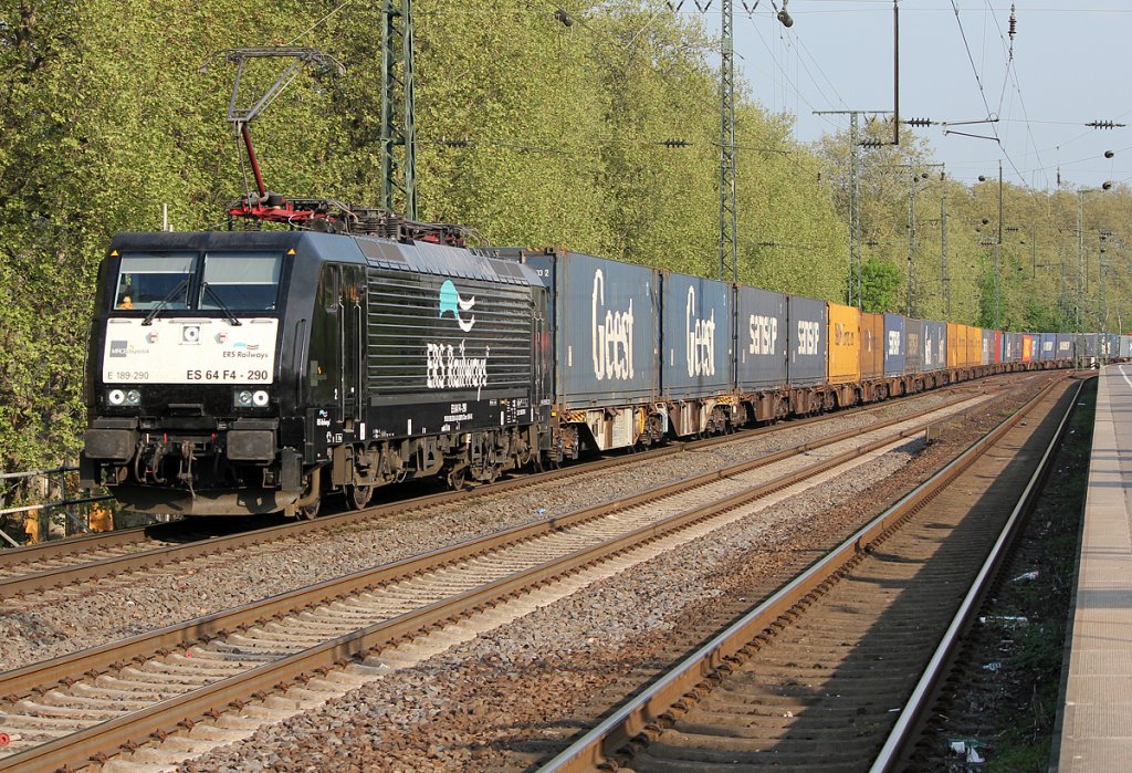 ES 64 F4-290 mit Containerzug in Kln Sd am 21.04.2011