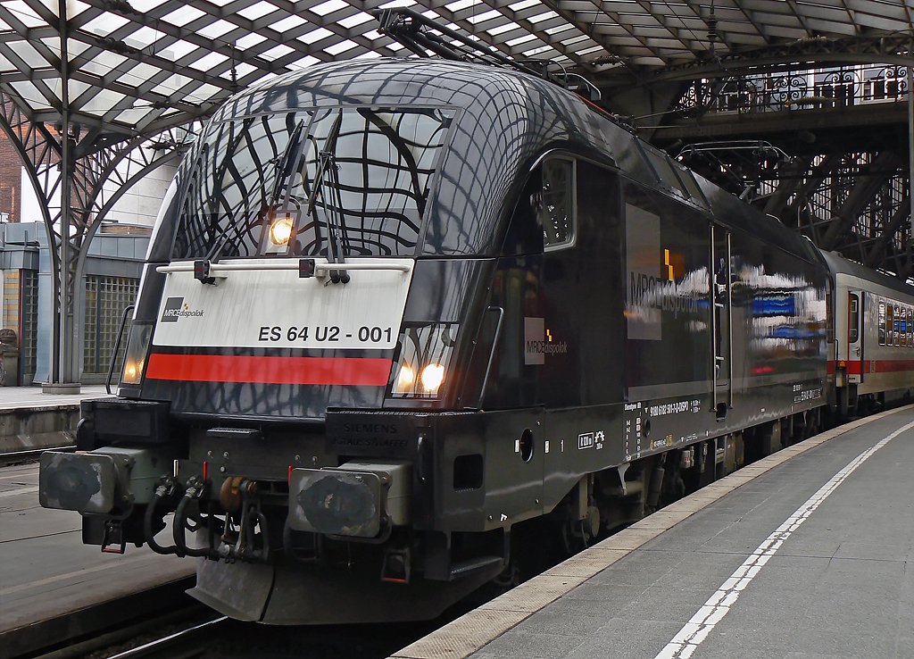 ES 64 U2 001 im ICE Ersatzverkehr zwischen Bonn und Hamm in Kln Hbf. am 22.01.2010