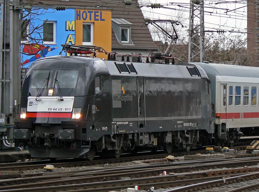 ES 64 U2 017 bei der Einfahrt in Kln Hbf am 28.02.2010
