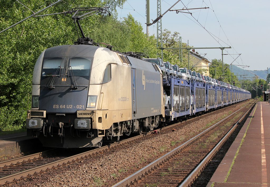 ES 64 U2-021 der Wiener Lokalbahnen mit Dacia Autozug in Bonn Oberkassel am 07.05.2011