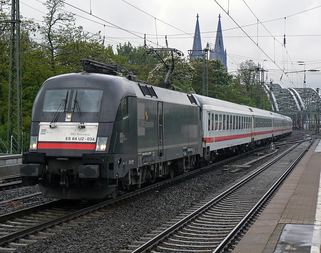 ES 64 U2-034 mit dem IC1926 in Kln/Messe Deutz am 07.05.2010