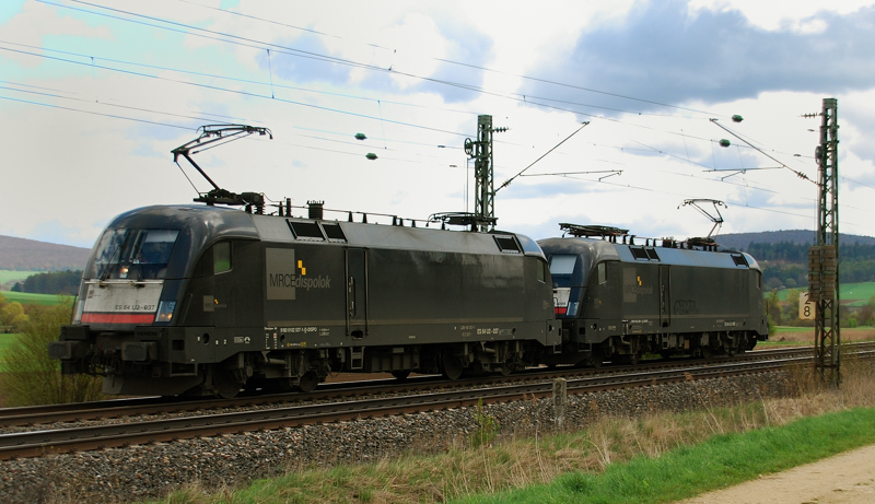 ES 64 U2-037 + ES 64 U2-099, aufgenommen am 21.04.12, bei Treuchtlingen.