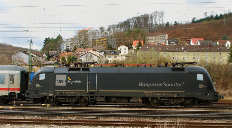 ES 64 U2-067, Euro Sprinter, aufgenommen am 31.03.11, bei der Durchfahrt durch Treuchtlingen.