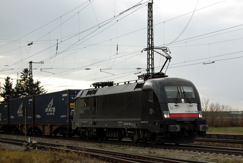 ES 64 U2-069, aufgenommen am 27.11.09, bei der Durchfahrt durch Gersthofen, Strecke Augsburg-Donauwrth.