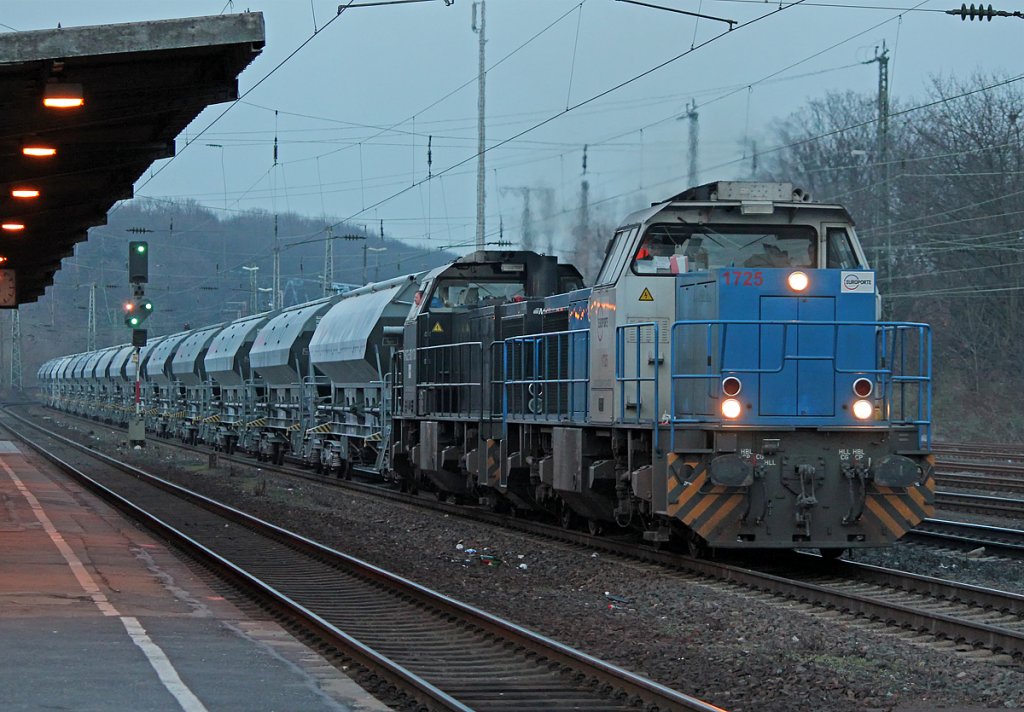 Lok 1725 der franz. Europorte mit MRCE G1206 und Schttgutzug in Kln West am 17.02.2011
