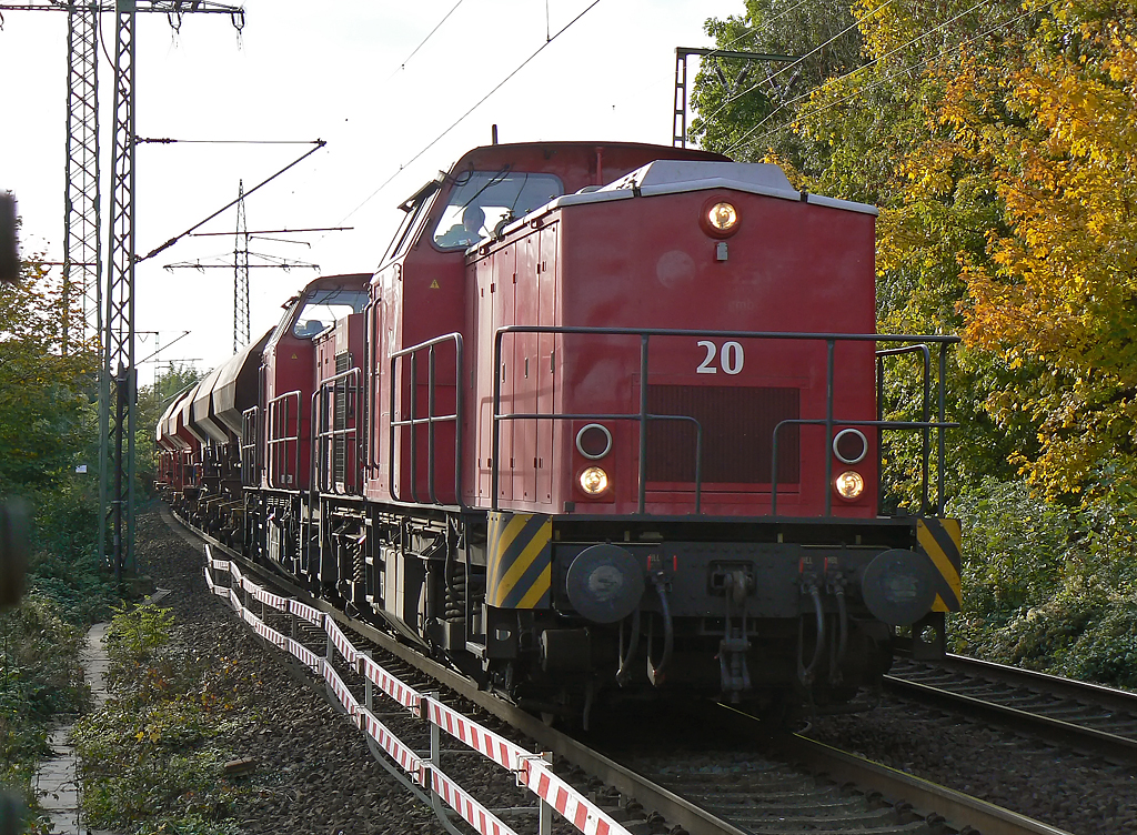 Lok 20 der BBL Logistik kurz vor der Klner Sdbrcke am 28.10.2010