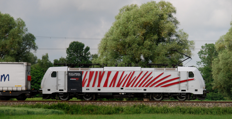 Lokportrait 186 283-8, Railpool, aufgenommen am 14.06.12, kurz vor Mindelaltheim.