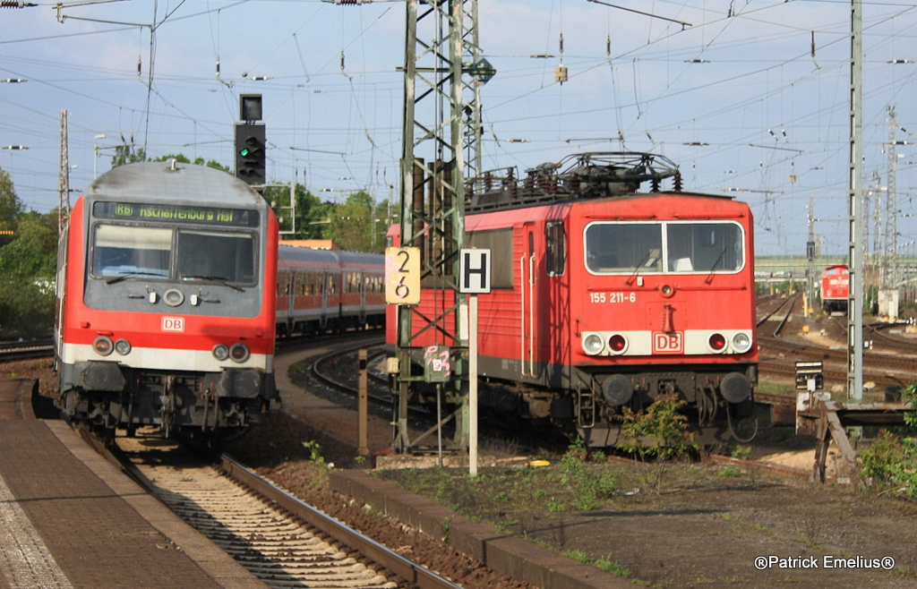 RB nach Aschaffenburg, 155 211-6 und 212 036-8 trafen sich in Frankurt am Main Ost am 04.05.2010.
