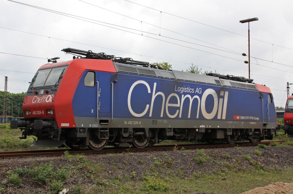 SBB Cargo 482 028  ChemOil  am 14.5.10 in Duisburg-Ruhrort Hafen