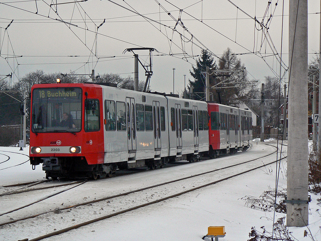 Stadtbahnwagen 2303 der KVB in Brhl Vochem am 28.12.2010