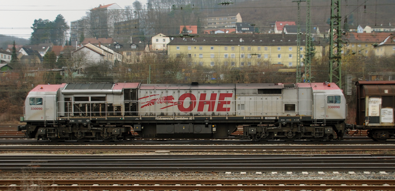 Volle Breitseite der 330090 der OHE, aufgenommen am 19.02.11, bei der Durchfahrt durch Treuchtlingen.