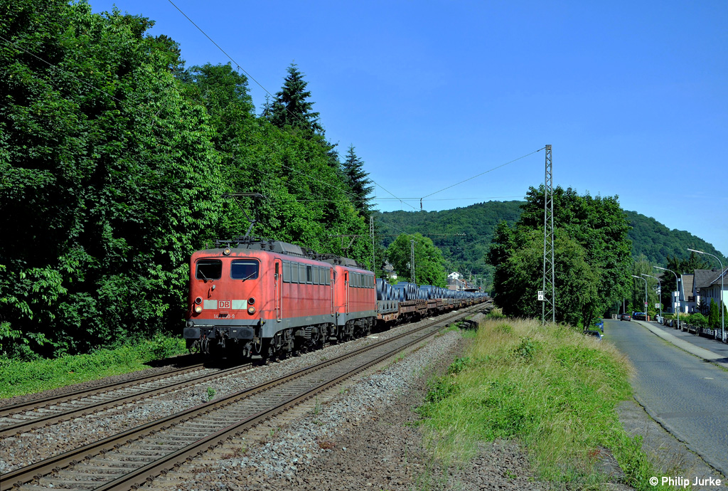 140 850-9 und 140 837-6 mit dem GM 60305 (Oberhausen West - Andernach) am 14.06.2015 bei Oberwinter.
