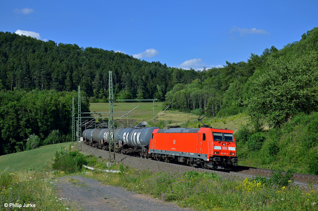 185 251-6 mit einem Güterzug am 16.07.2015 im Sinntal zwischen Vollmerz und Sterbfritz.
