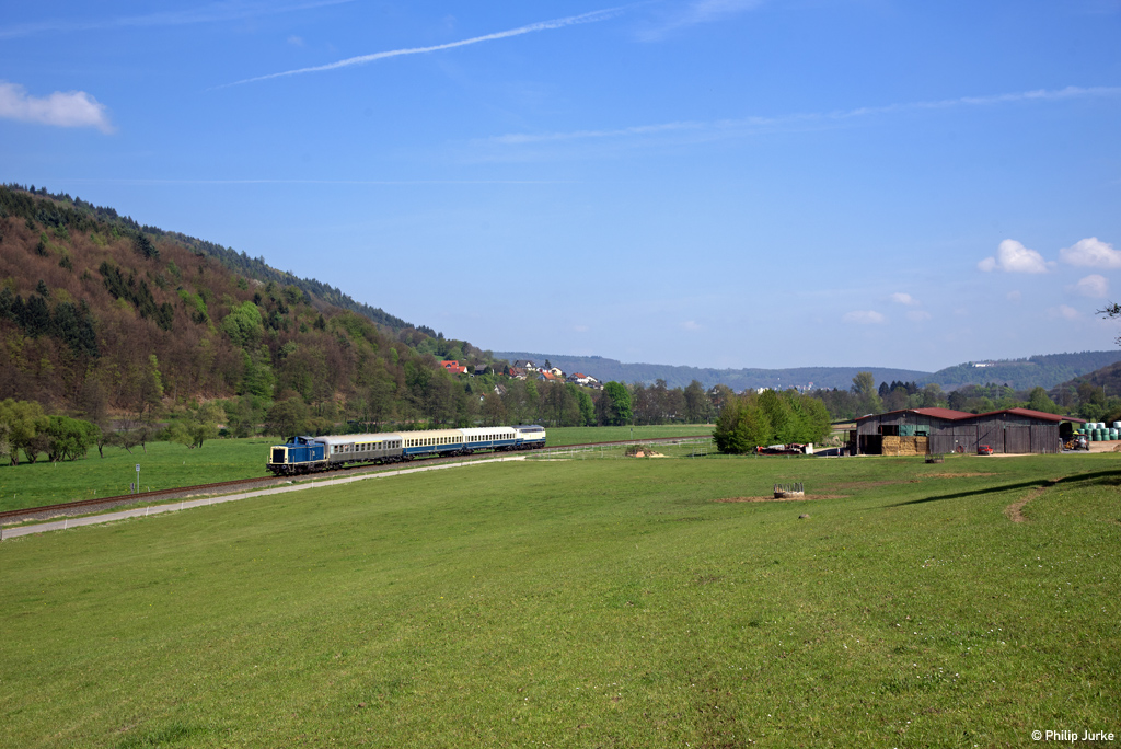 212 372-7 und 218 460-4 mit dem RE 23470 (Wertheim - Amorbach) am 30.04.2017 zwischen Breitendiel und Weilbach.
