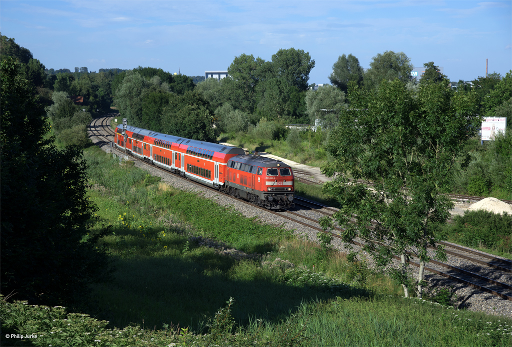 218 432-3 mit dem IRE 4227 (Stuttgart Hbf - Lindau Hbf) am 29.07.2017 zwischen Ulm-Donautal und Erbach.
