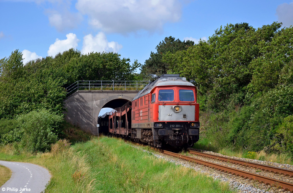232 201-4 mit dem EZ 47413 (Fredericia - Maschen Rbf) am 23.07.2015 zwischen Skærbæk und Døstrup.
