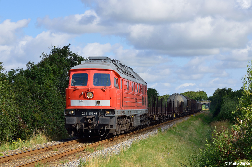 232 498-6 mit dem mit dem EZ 47405 (Fredericia - Maschen Rbf) am 23.07.2015 zwischen Skærbæk und Døstrup.
