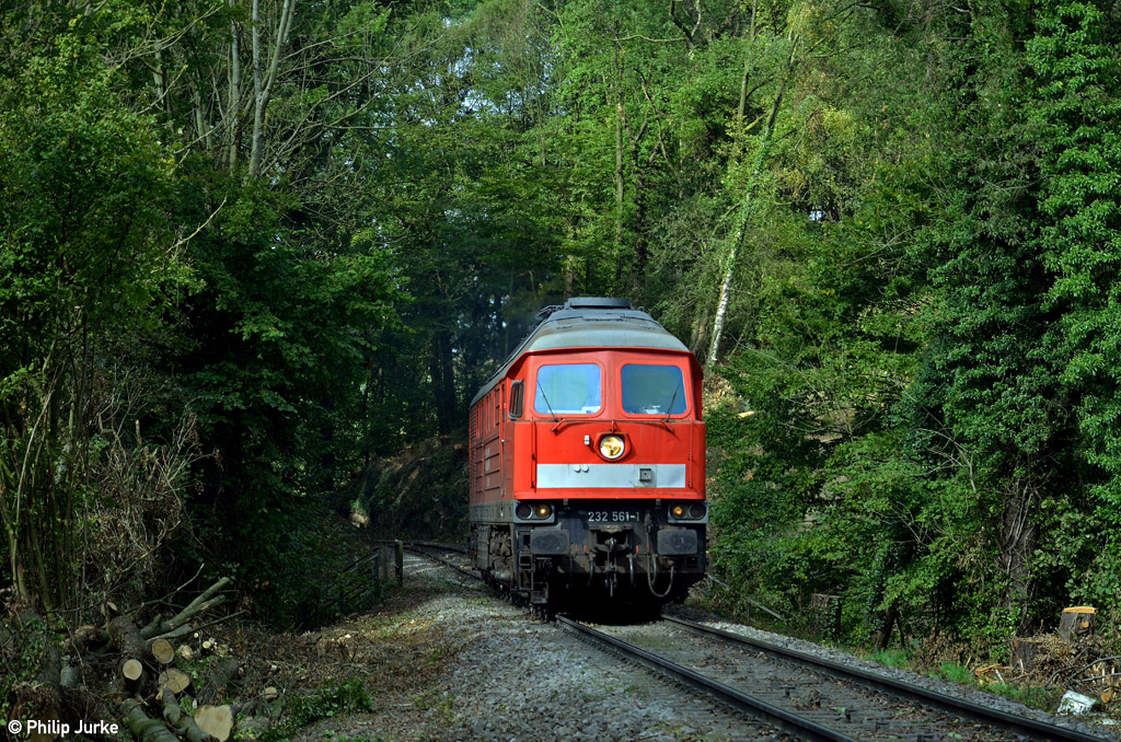232 561-1 als Lz von Oberhausen-West kommend am 14.09.2014 bei Wülfrath-Flandersbach.

