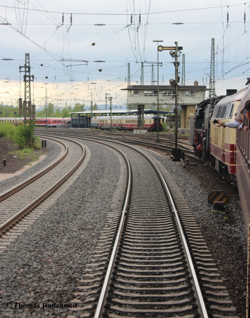25.April 2015: BR 01 118 an der Spitze fährt mit ihrem Sonderzug  Fahrt in den Frühling  Richtung Güterbahnhof Koblenz-Lützel.