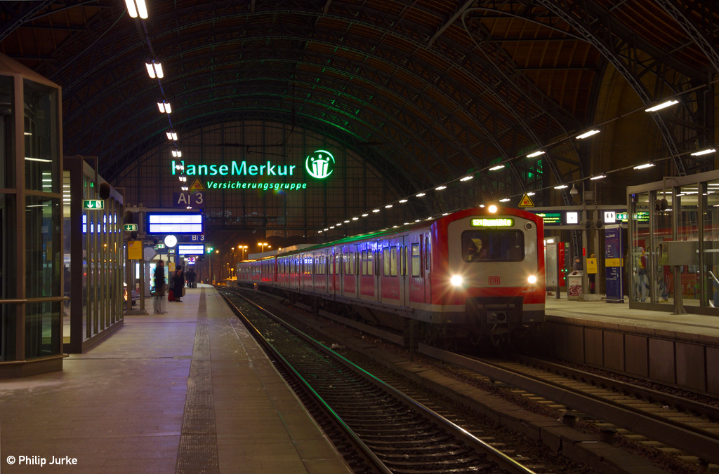 472 041-3 und 472 031-4 als S21 (HH-Elbgaustraße - HH-Bergedorf) am 26.01.2014 in Hamburg-Dammtor.