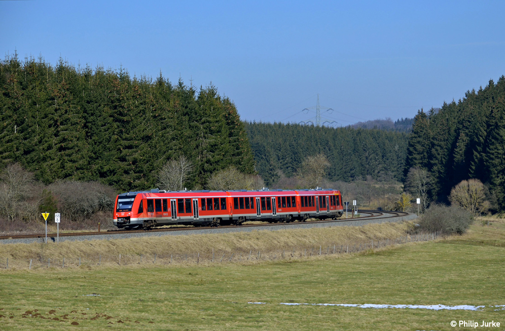 620 038-9 als RE 11337 (Köln Messe/Deutz - Trier Hbf) am 15.02.2015 bei Blankenheim(Wald).

