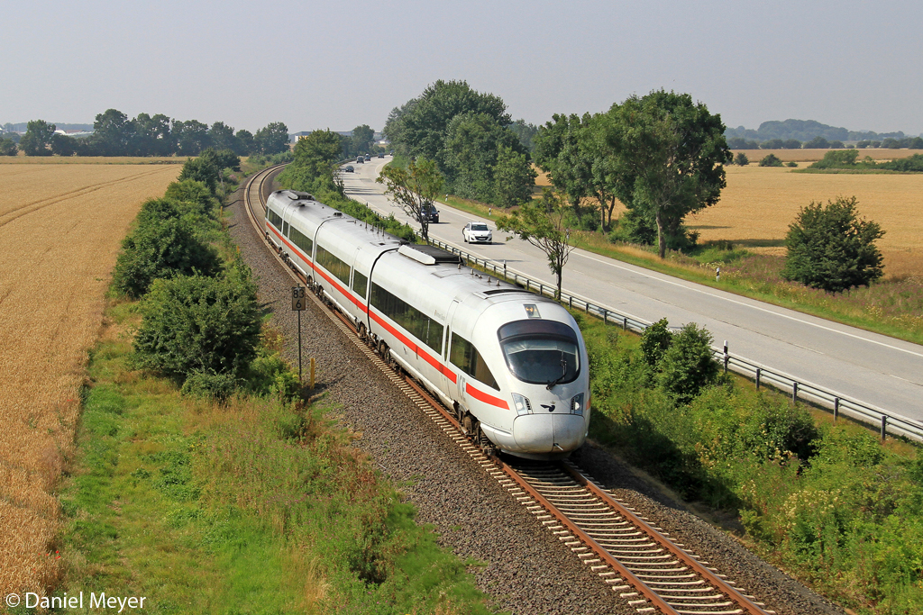 Der ICE-TD 605 510-6 bei Burg auf Fehmarn am 28.07.2013