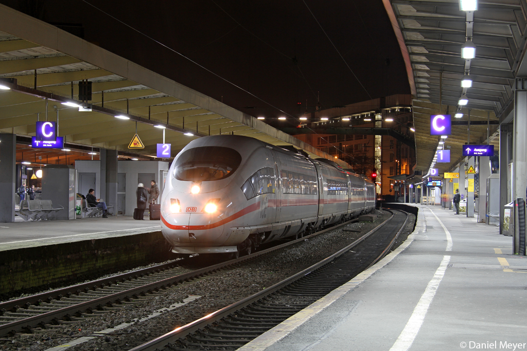 Der ICE3 403 002-9  Hansestadt Lbeck  in Wuppertal Hbf am 13.01.2014