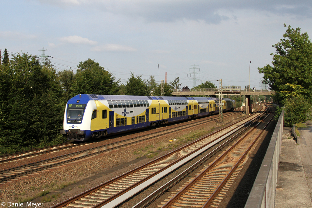 Der Metronom nach Cuxhaven in Hamburg-Hausbruch am 