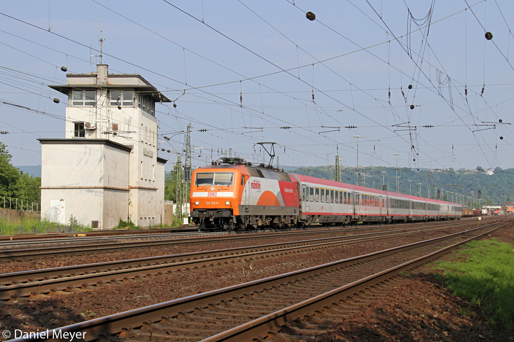 Die 120 112-8 mit dem IC 118 in Koblenz Ltzel am 11.06.2013