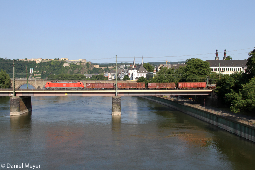 Die 185 022-1 auf der Moselbrcke in Koblenz am 07.07.2013 
