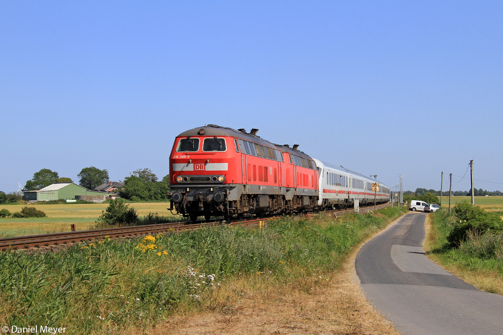 Die 218 389-5 und 218 344-0 in Lehnshallig am 23.07.2013