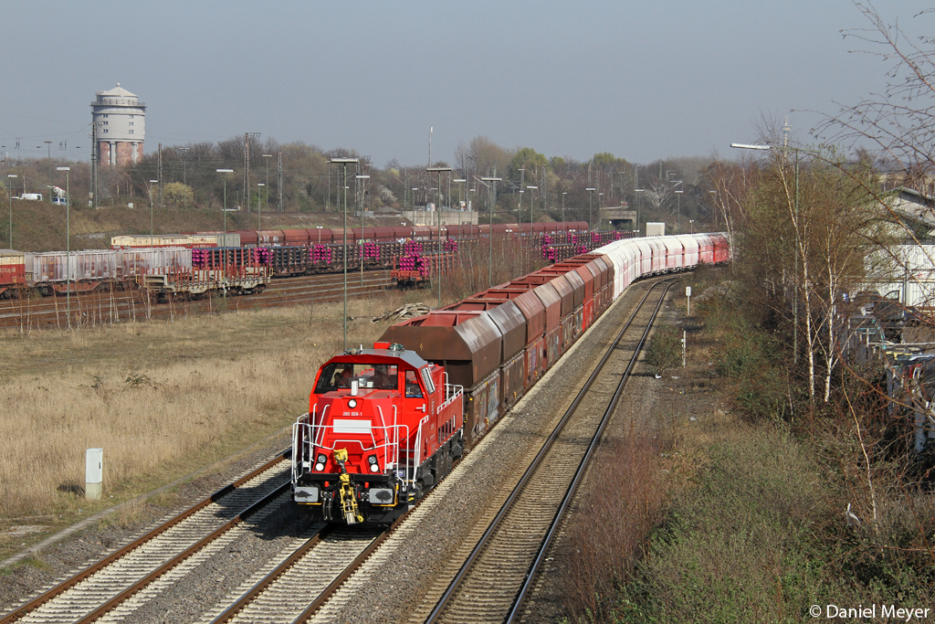 Die 265 028-1 in Duisburg Hochfeld am 13.03.2014