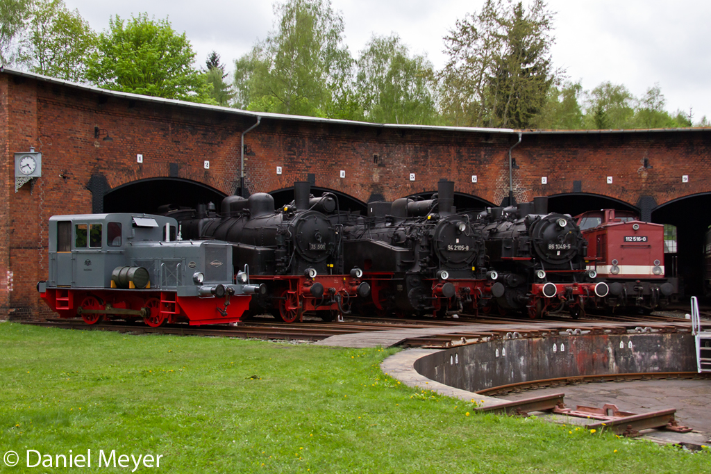 Die 75 501 , 94 2105-8 , 86 1049-5 und die 112 516-0 der Sachschen Eisenbahn Freunde in Schwarzenberg (Erzg.) am 10.05.2013