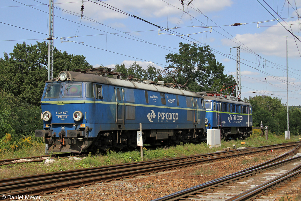Die ET22-697 und EU07-1528 in Frankfurt (Oder) Grenzbahnhof am 26.08.2013 