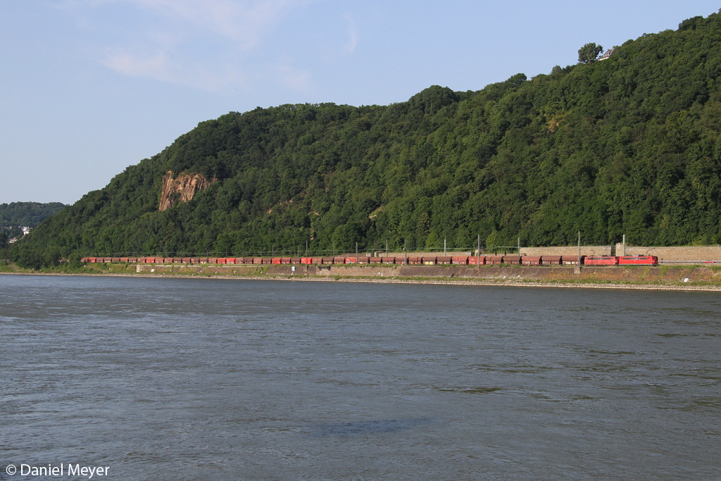 Die RBH 275 ( 151 147-6 ) und RBH 267 ( 151 144-3 )mit einem Kohlebomber in Koblenz am 07.07.2013 