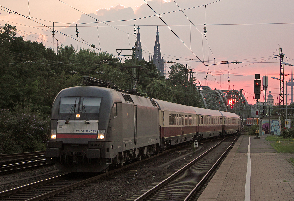 ES 64 U2-097 / 182 597 mit einem TEE Sonderzug in Kln Messe/Deutz am 06.09.2013