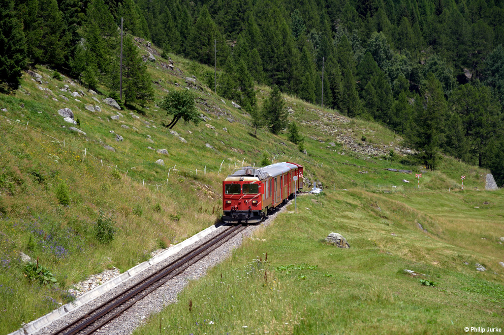 HGm 4/4 62 mit dem R 241 (Gletsch - Oberwald DFB) am 24.07.2016 bei Oberwald.

