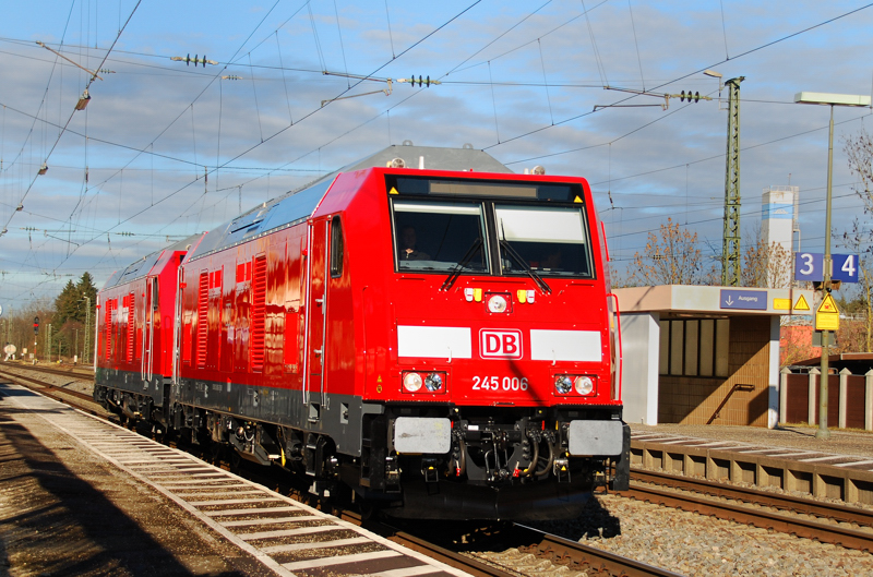 Lokzug 245 006-2 + 245 002, aufgenommen am 07.01.14, bei der Durchfahrt durch Gablingen.
